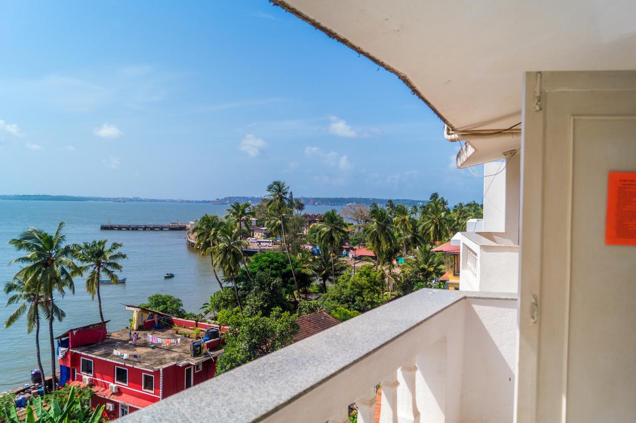 Zuariview Guest House Dona Paula Exteriör bild